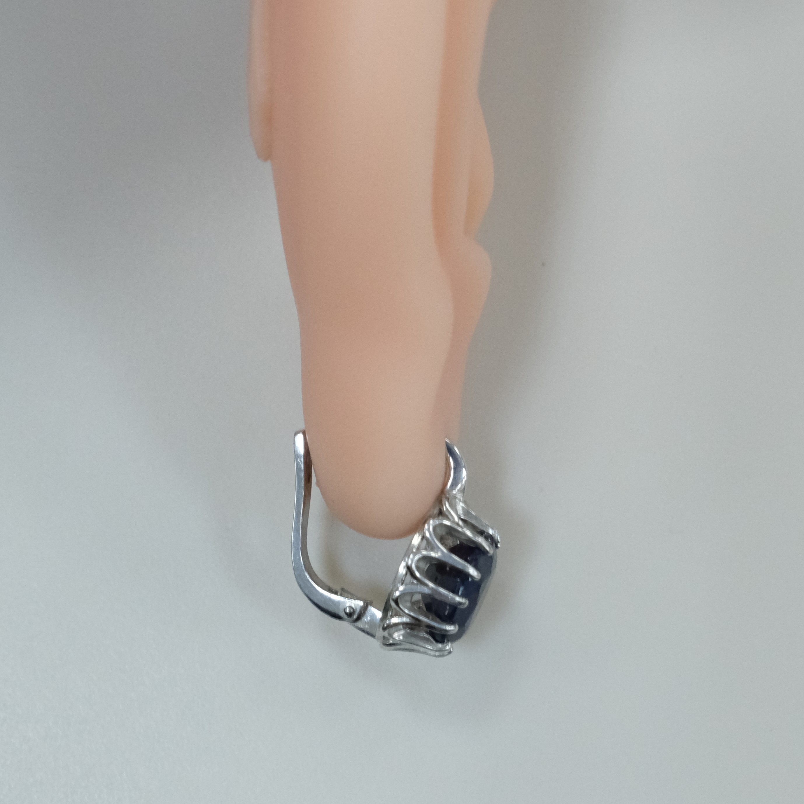 Серебряные серьги с сапфирами